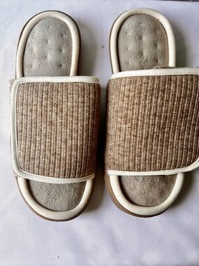 Isotoner Women Sweater Knit Adjustable Slip on  Open Toe Slippers 8.5-9